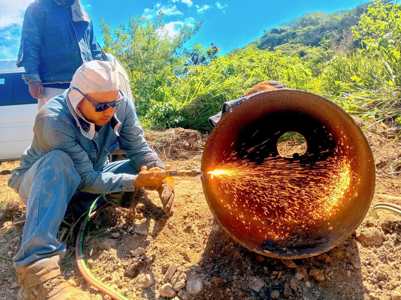 Gobierno Bolivariano de Lara ejecuta reparación de tubería de acero en el sector Los Tubos